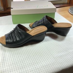 Natural Soul Slip On Size 9